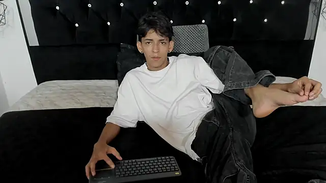 Sebas cat online show from 02-02-26, 03:38