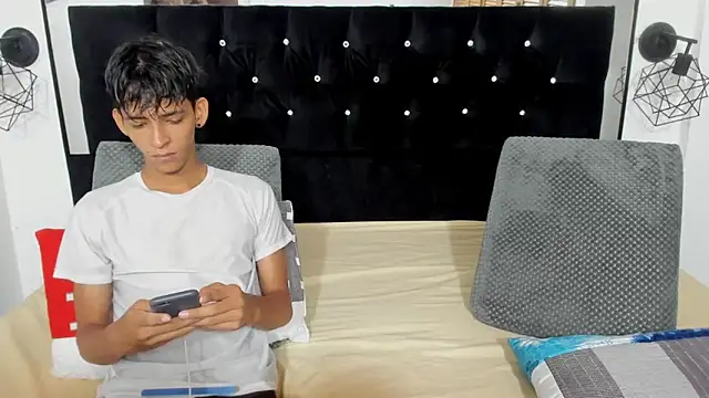 Sebas cat online show from 11-26-25, 06:52