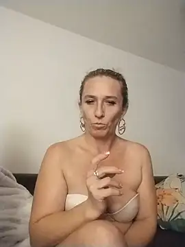 Snapshot of we_are_fucking_serious chatting on 10-27-25, 12:33 we are fucking serious online show from 10-27-25, 12:33