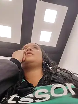 Snapshot of You-sexy-starr chatting on 02-04-26, 04:24 You-sexy-starr online show from 02-04-26, 04:24