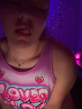Snapshot of babykalirose chatting on 09-19-25, 01:20 babykalirose online show from 09-19-25, 01:20