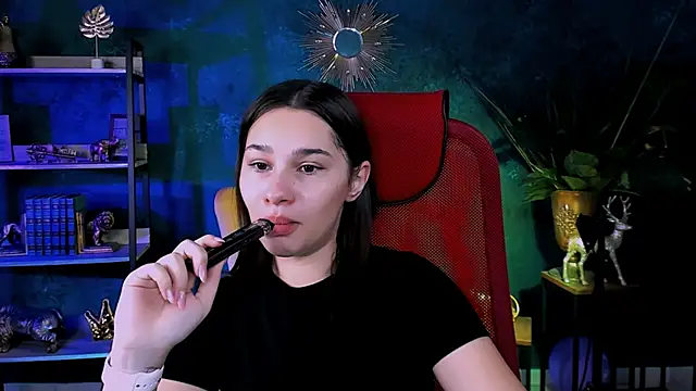 KimClarks  online show from 11-18-25, 08:39