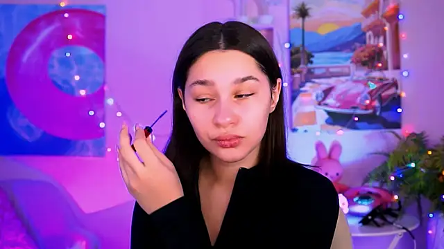 KimClarks  online show from 12-18-25, 09:58