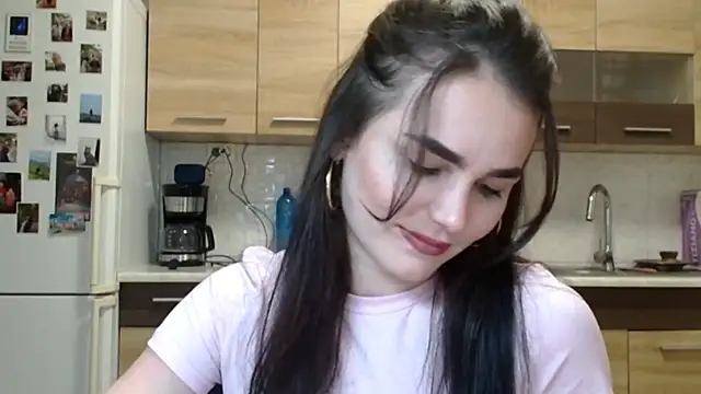 Silviaa a online show from 12-20-25, 08:22