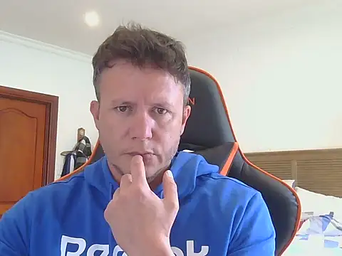 Snapshot of TroyDieselXXX chatting on 11-04-25, 06:39 TroyDieselXXX online show from 11-04-25, 06:39