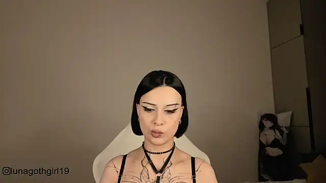 IamLuna2006 online show from 11-26-25, 04:34