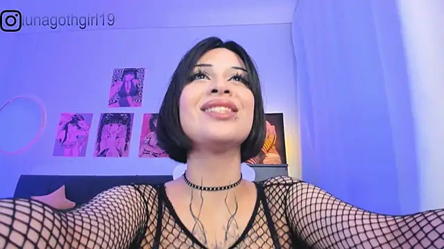 IamLuna2006 online show from 10-27-25, 02:23