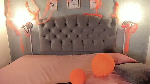 GiannaSlimJB online show from 10-29-25, 03:27