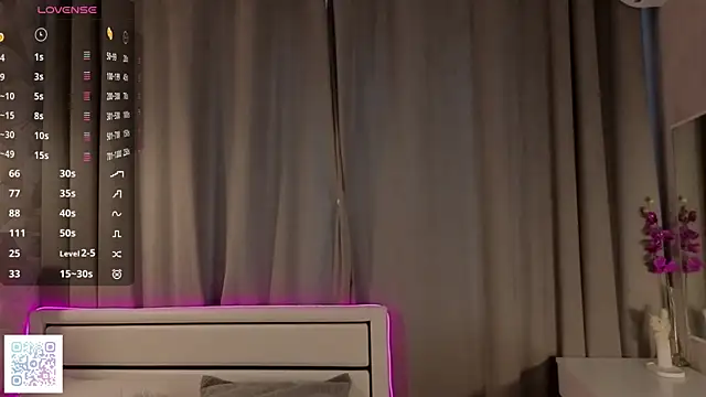 Snapshot of VeronaHascall chatting on 09-25-25, 04:18 VeronaHascall online show from 09-25-25, 04:18