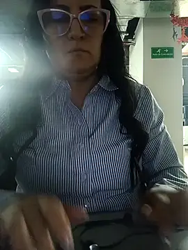 Snapshot of Romina693 chatting on 10-22-25, 05:40 Romina693 online show from 10-22-25, 05:40