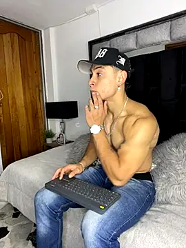 Snapshot of MR_MUSCLE chatting on 09-30-25, 11:38 MR MUSCLE online show from 09-30-25, 11:38