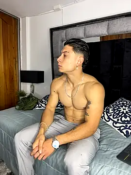 Snapshot of MR_MUSCLE chatting on 10-15-25, 11:18 MR MUSCLE online show from 10-15-25, 11:18