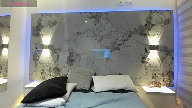 Snapshot of CHARLOTTE_KNOX chatting on 10-11-25, 12:00 CHARLOTTE KNOX online show from 10-11-25, 12:00