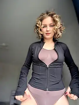 Snapshot of KellyKeler chatting on 05-15-26, 11:52 KellyKeler online show from 05-15-26, 11:52