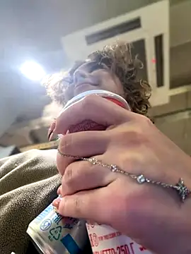 KellyKeler online show from 11-26-25, 11:54