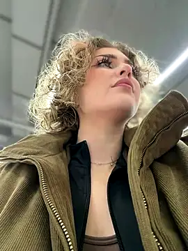 KellyKeler online show from 12-18-25, 01:37