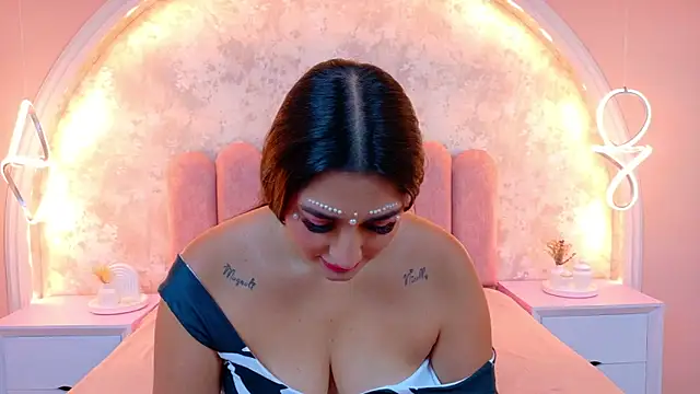 JasmineRhodes online show from 10-31-25, 01:08