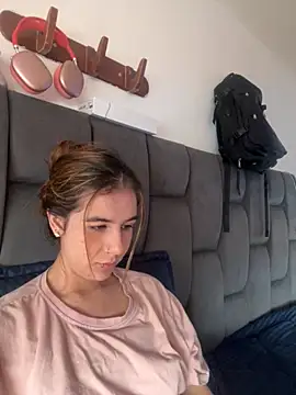 Snapshot of AllieYourGirl chatting on 11-17-25, 02:21 AllieYourGirl online show from 11-17-25, 02:21