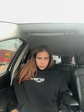 Snapshot of AllieYourGirl chatting on 10-25-25, 05:35 AllieYourGirl online show from 10-25-25, 05:35