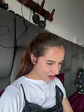 Snapshot of AllieYourGirl chatting on 12-14-25, 10:37 AllieYourGirl online show from 12-14-25, 10:37