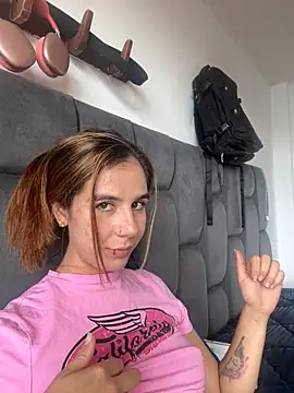 Snapshot of AllieYourGirl chatting on 11-18-25, 06:22 AllieYourGirl online show from 11-18-25, 06:22