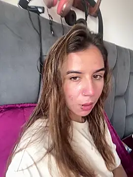 Snapshot of AllieYourGirl chatting on 12-18-25, 03:16 AllieYourGirl online show from 12-18-25, 03:16