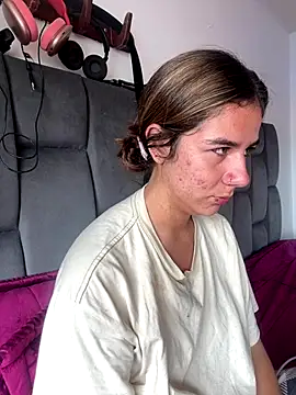 Snapshot of AllieYourGirl chatting on 12-19-25, 01:46 AllieYourGirl online show from 12-19-25, 01:46