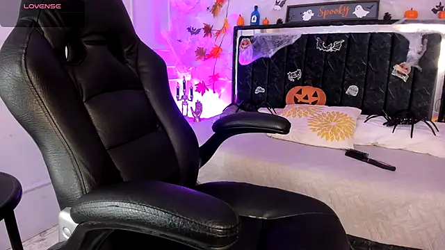 SwettRenata  online show from 10-27-25, 12:28