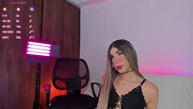 Snapshot of Samantha_Magic chatting on 10-04-25, 05:53 Samantha Magic online show from 10-04-25, 05:53