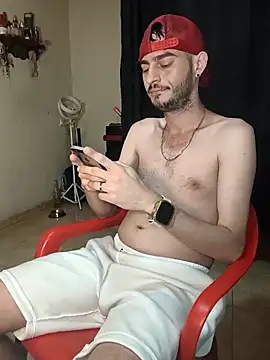 Snapshot of bigcockwhite777 chatting on 10-19-25, 03:31 bigcockwhite777 online show from 10-19-25, 03:31