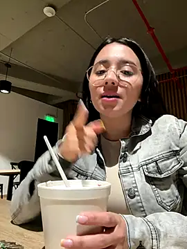 Michelle Zoe online show from 11-26-25, 02:22