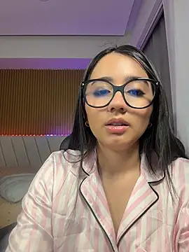Michelle Zoe online show from 05-16-26, 01:37