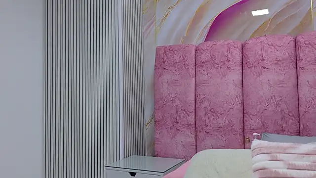 emmacurvy online show from 04-12-26, 03:32