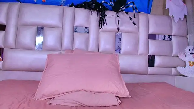 emmacurvy online show from 10-24-25, 03:05