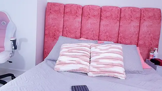 emmacurvy online show from 11-07-25, 03:11