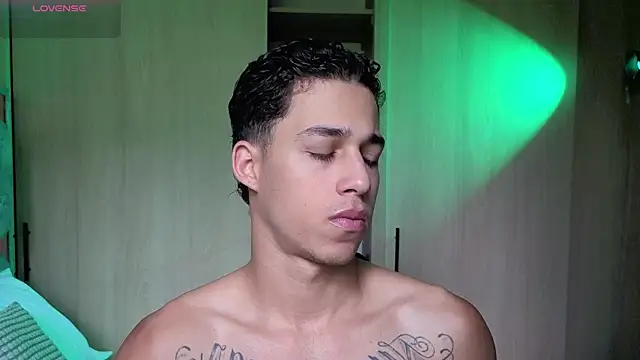 Snapshot of orionblaze69_ chatting on 11-06-25, 04:33 orionblaze69 online show from 11-06-25, 04:33