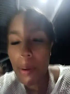 Snapshot of Fernanda30 chatting on 09-23-25, 04:41 Fernanda30 online show from 09-23-25, 04:41