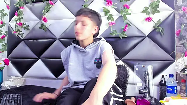 Snapshot of Megan_Thompson_ chatting on 11-15-25, 02:15 Megan Thompson online show from 11-15-25, 02:15