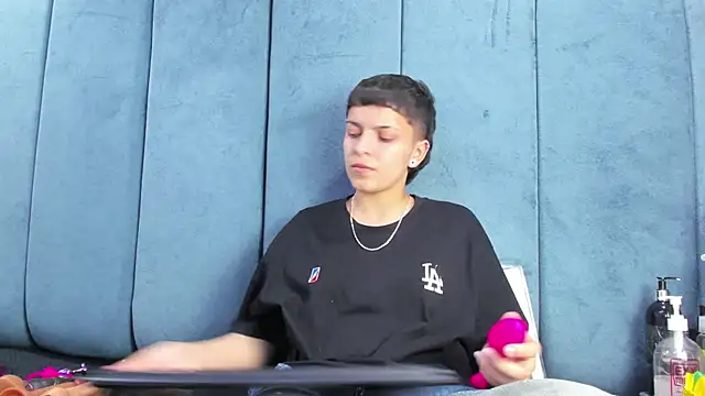 Snapshot of Megan_Thompson_ chatting on 02-12-26, 02:11 Megan Thompson online show from 02-12-26, 02:11