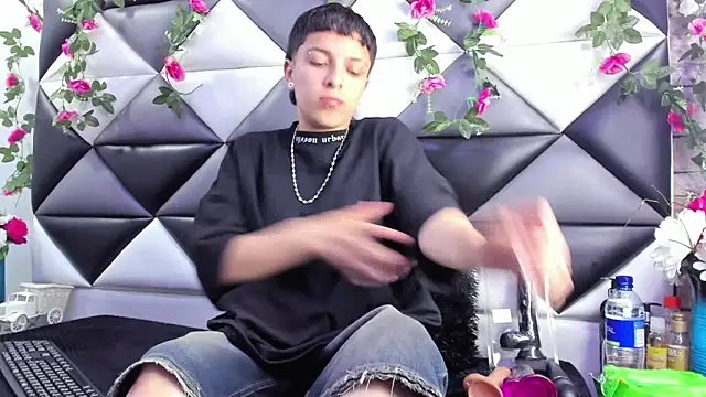 Snapshot of Megan_Thompson_ chatting on 11-13-25, 02:04 Megan Thompson online show from 11-13-25, 02:04