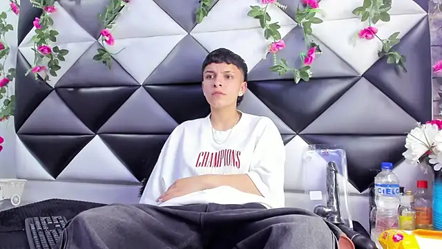 Snapshot of Megan_Thompson_ chatting on 11-20-25, 02:34 Megan Thompson online show from 11-20-25, 02:34