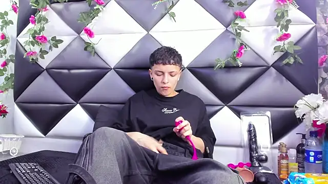 Megan Thompson  online show from 10-04-25, 02:24