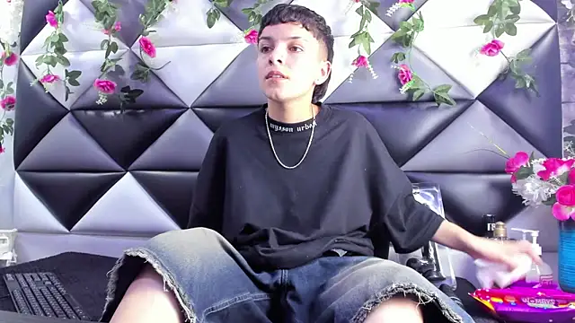 Snapshot of Megan_Thompson_ chatting on 12-20-25, 02:47 Megan Thompson online show from 12-20-25, 02:47