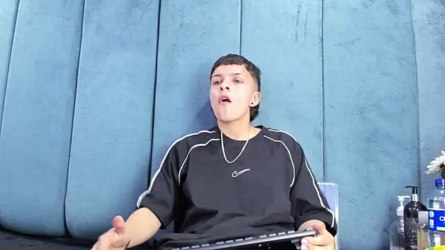 Snapshot of Megan_Thompson_ chatting on 02-18-26, 02:20 Megan Thompson online show from 02-18-26, 02:20