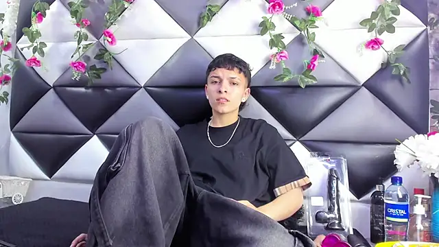 Snapshot of Megan_Thompson_ chatting on 11-22-25, 02:21 Megan Thompson online show from 11-22-25, 02:21