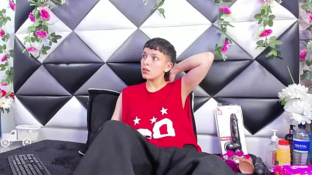 Megan Thompson  online show from 10-01-25, 02:27