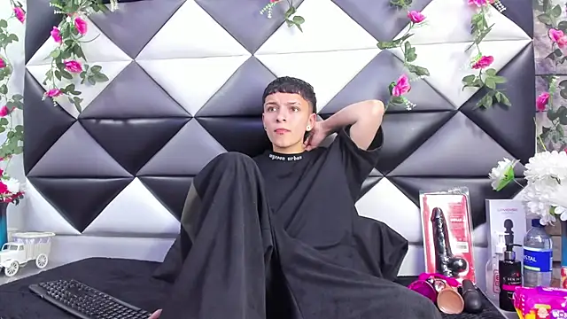 Megan Thompson  online show from 09-28-25, 02:07