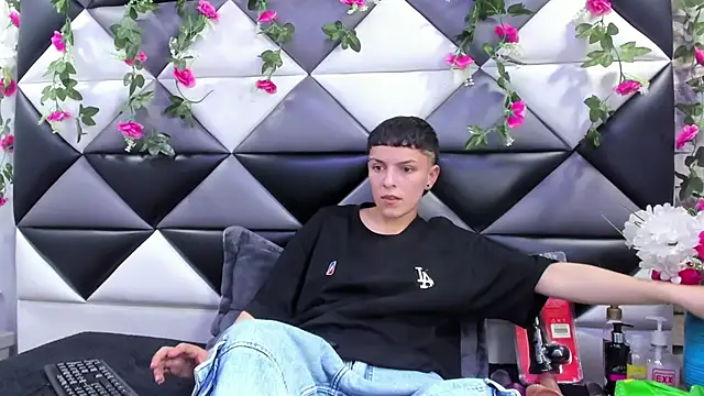 Megan Thompson  online show from 09-11-25, 02:11