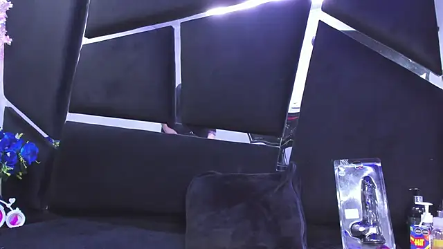 Snapshot of Megan_Thompson_ chatting on 12-19-25, 02:15 Megan Thompson online show from 12-19-25, 02:15