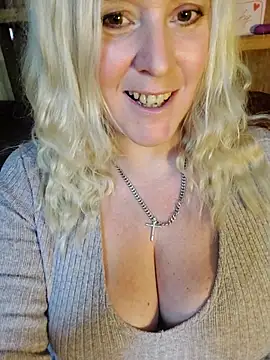 Bouncy-Bella28X online show from 11-06-25, 12:09